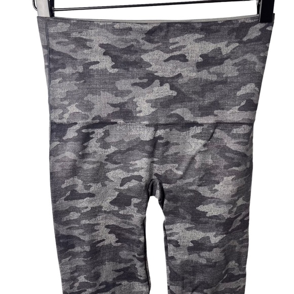 Spanx Look At Me Now Seamless Leggings Heather Camo Size Medium Style FL3515 - Picture 5 of 7